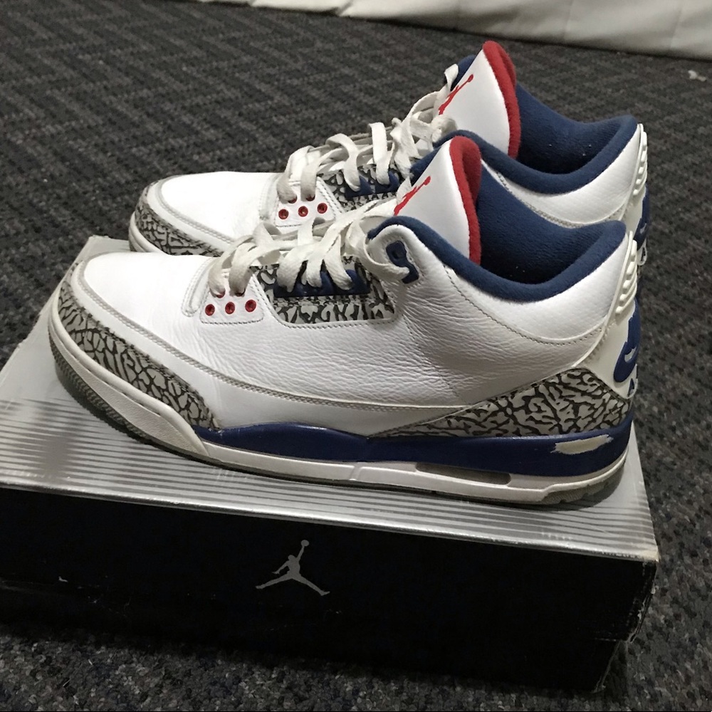 Jordan True Blue 3s
